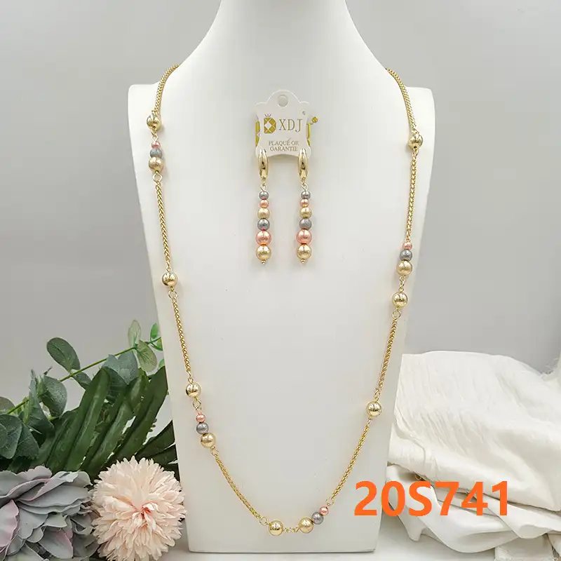 SAUTOIR /BIJOUX CHAINE PLAQUE OR   IDG