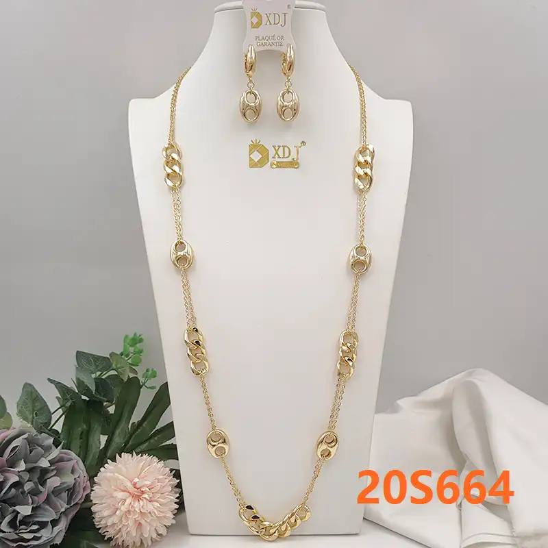 SAUTOIR /BIJOUX CHAINE PLAQUE OR   IDG